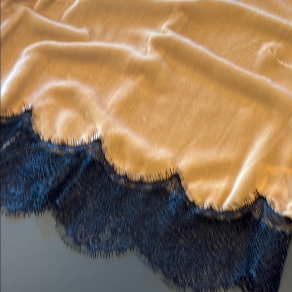 Alice + Olivia tan velvet and black lace Asymmetrical Bell Sleeve Blouse - Picture 7 of 10